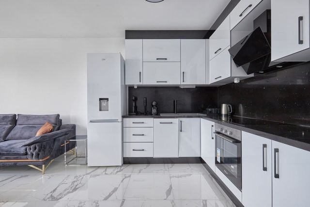 Sunny Seaside Retreat: 2BD Apartment in Nesebar - Photo 4