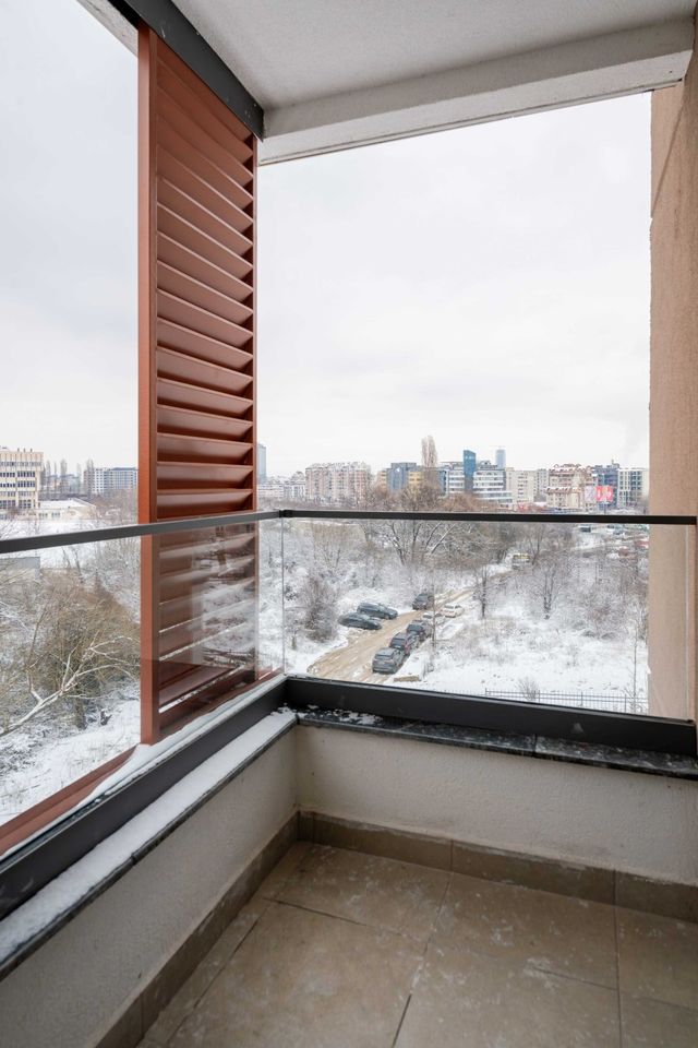 Spacious 2BR Apartment - Modern Design