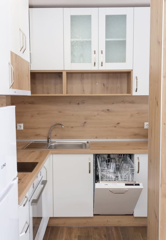 Sunny Blue  One-Bedroom Flat with Balcony