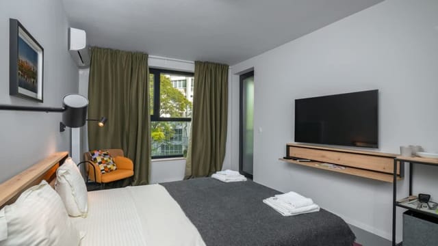 Aviva City Stay – Yellow Vibe Studio - Photo 2