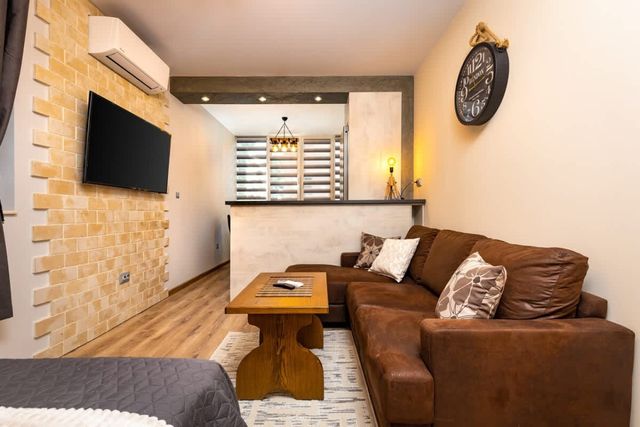 Da Vinci Delight: Modern 2BD Apartment - Photo 2