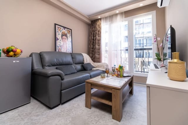 City Center Perfect 1-Bedroom Apartment - Photo 2