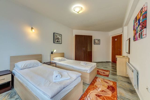 Bright and Spacious 2-BDR Apartment with Balcony - Photo 4