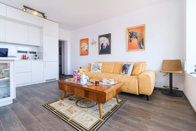 Serene Luxe Oasis Retreat on the Outskirts