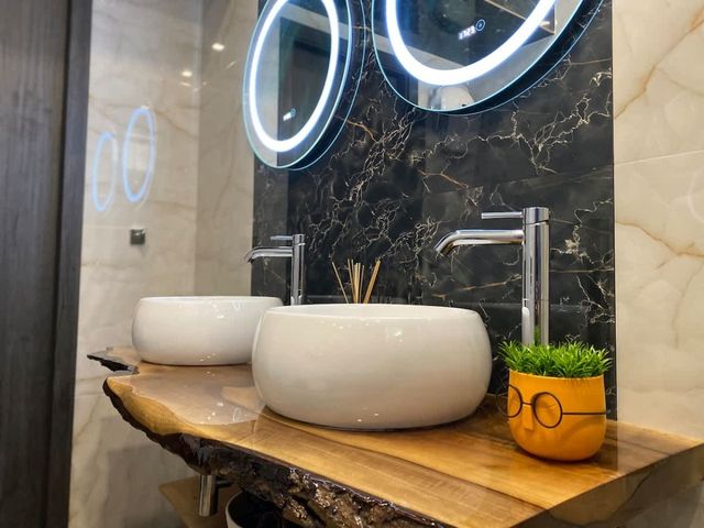 Modern 2BD/2BA Designer Apartment - Prime Location