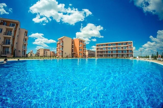 Holiday Cozy Apartament with Pool View