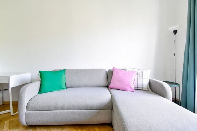 Scandinavian Charm - Central 1BD with Desk