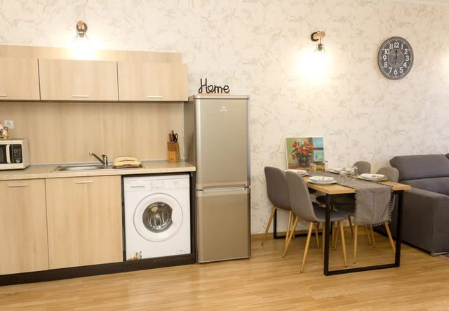 Bright 1-bedroom Flat with Balcony in Golden Sands