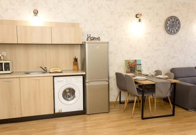 Bright 1-bedroom Flat with Balcony in Golden Sands