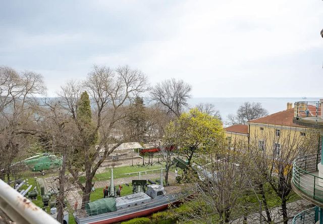 3BD Maisonette with Sea Views - Next to Sea Garden