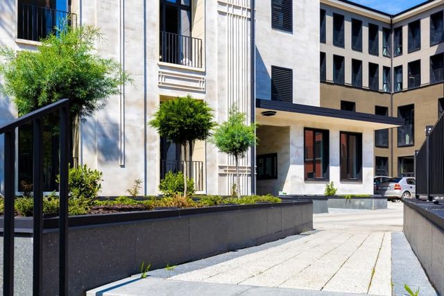 Industrial-style 2BD Loft with Parking Spot