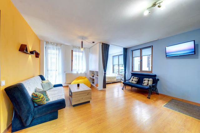 Colorful Retreat  1BD next to the slopes