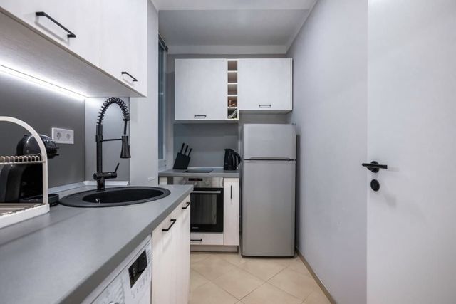 Silver Gem  1BD with desk and balcony