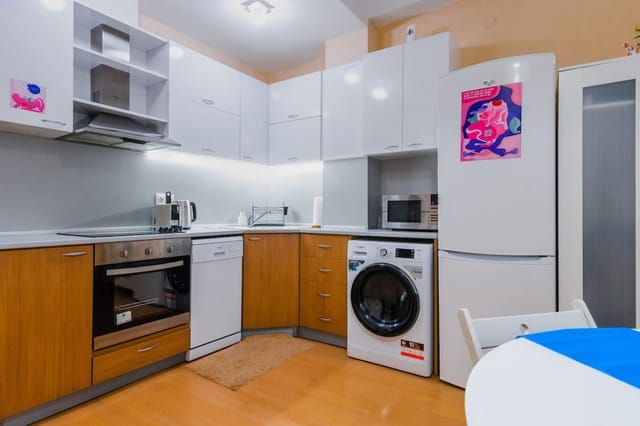 Sofia’s Best Area - Workspace+300 MBPS WiFi