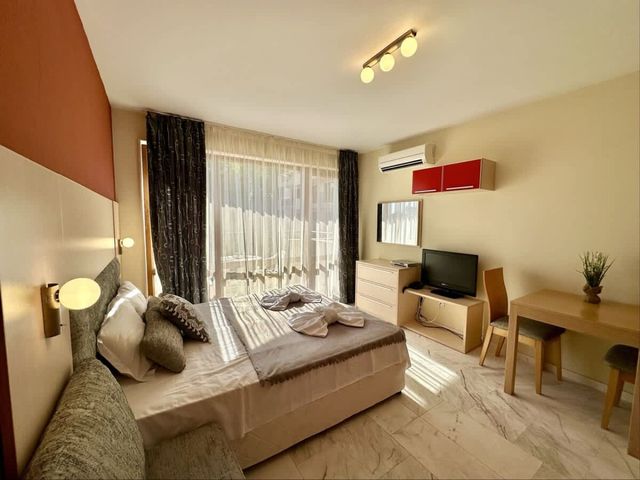 River Park Cozy Studio with pool view