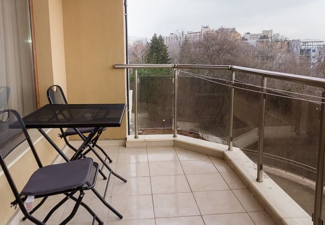 Cozy 1BD Flat in Golden Sands with All You Need