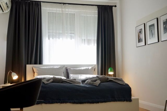 A French affair. With parking, style and elegance.