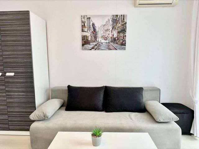 Cozy Rainbow 3  studio pool view