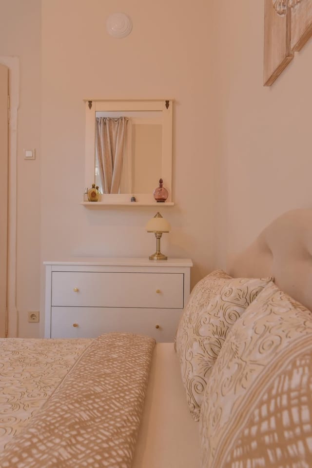 Spacious vintage 2BR, 2bath apartment