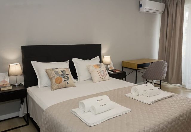 Sea Garden Varna - 2BD Flats with Desk &amp; Balcony - Photo 2