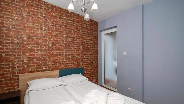 Central Cozy 1BD Compact Chic Living - Photo 3