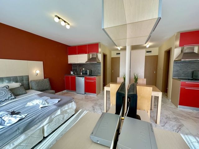 River Park Cozy Studio with pool view