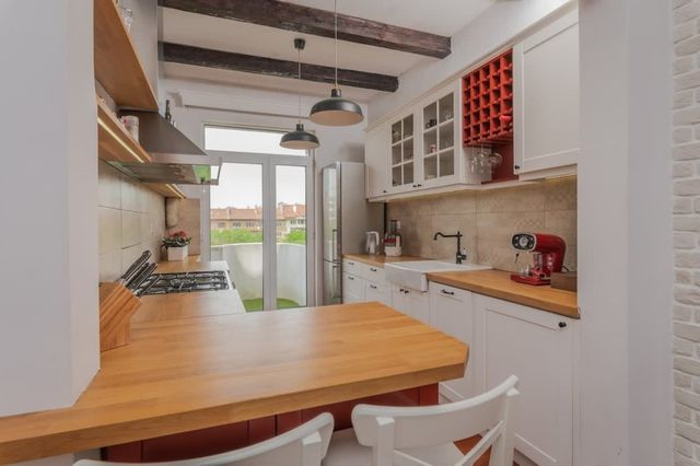 Flamingo Flat /Two-bedroom with Balcony\