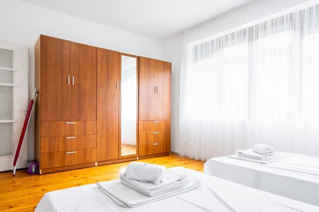 Sofia's Vintage Gem: Spacious 2BD Flat on Solunska