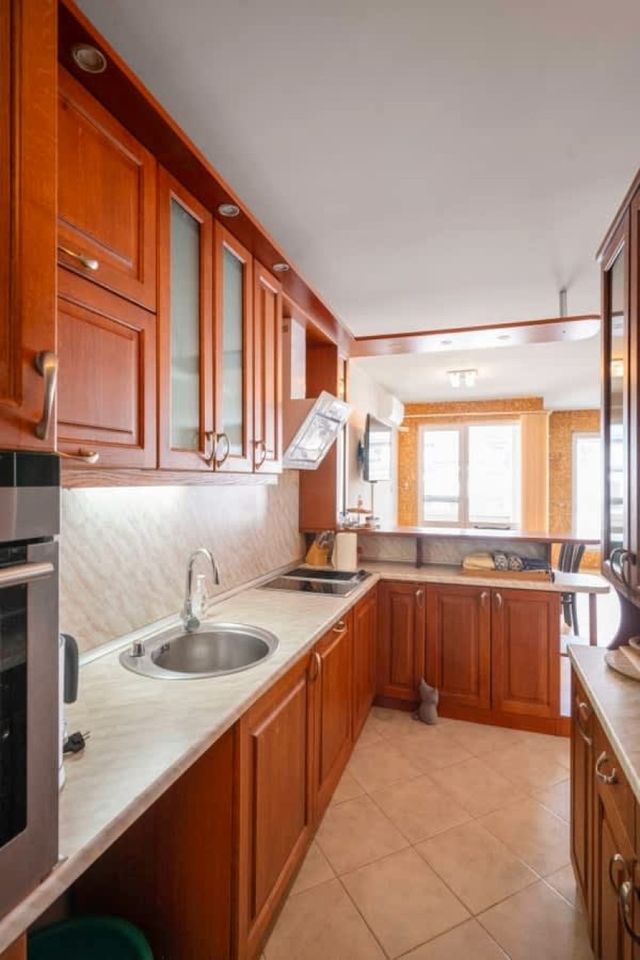 Vintage and Cozy 2BD/2BA Flat in Prime Location - Photo 4