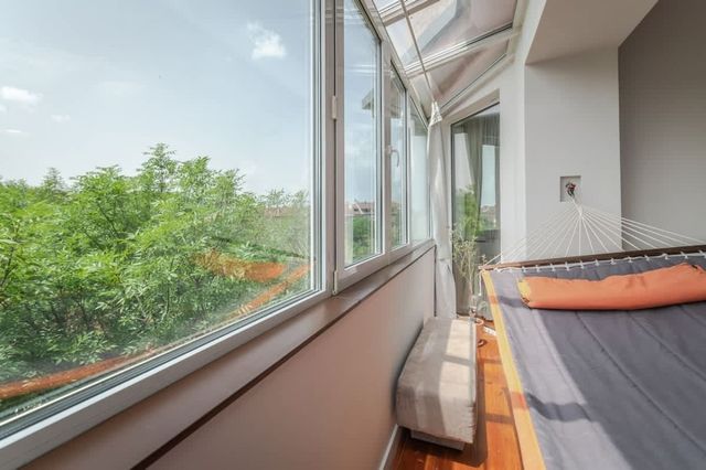 Flamingo Flat /Two-bedroom with Balcony\