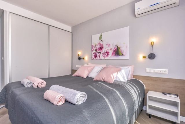 ROS? one bedroom designer apartment in city centre