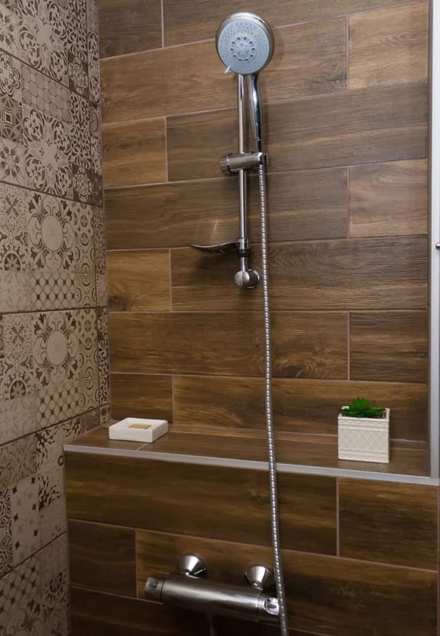 Sunny Blue  One-Bedroom Flat with Balcony