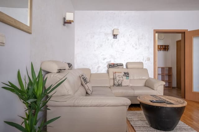 Spacious 1 bedroom apartment in a lively center - Photo 2