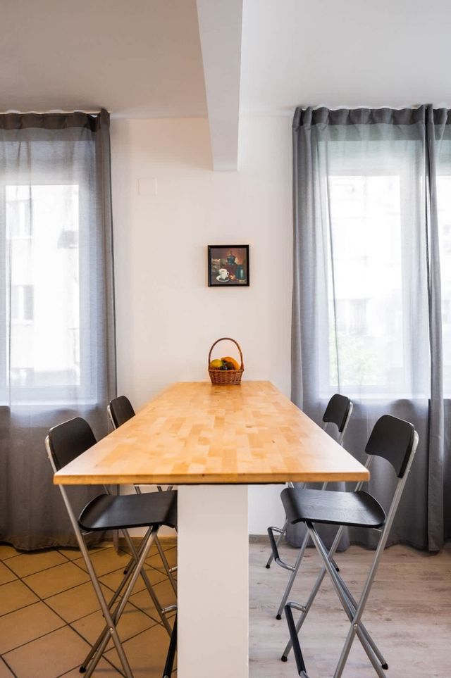 Central 1BD with Workspace & Subway Access