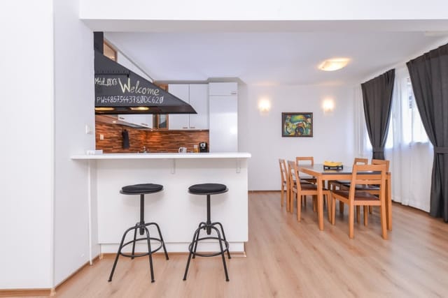 Eleganto - Central 2BD Stylish Apartment - Photo 2