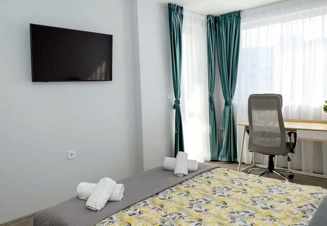 Stylish 2BR Apartment - Underground Parking, Varna