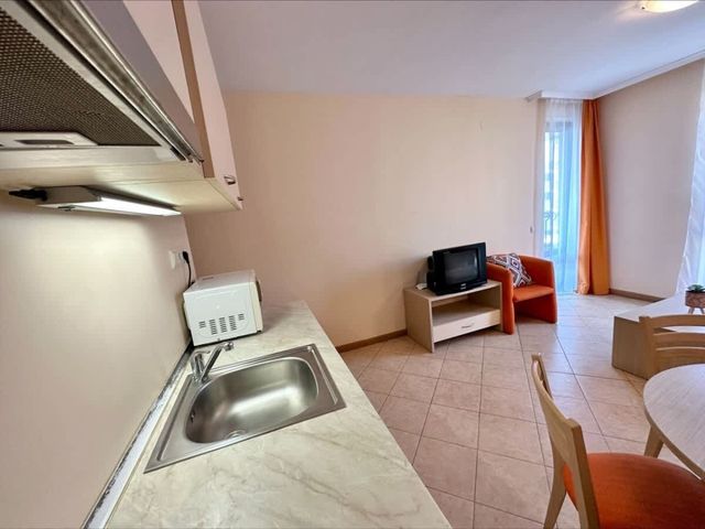 Suite apartment with balcony in Royal Sun