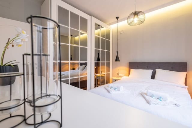 Designer & Cozy 2BD Flat In the city center