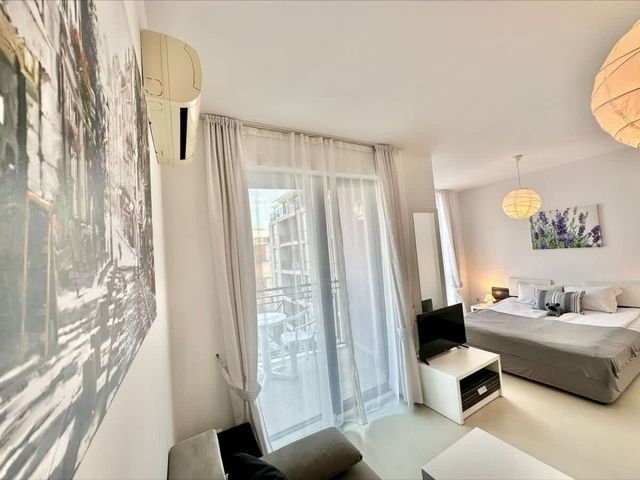 Cozy Rainbow 3  studio pool view