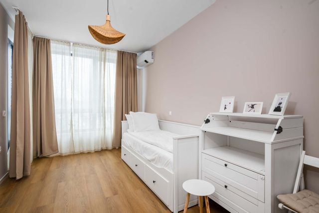 Spacious 2BR Apartment - Modern Design