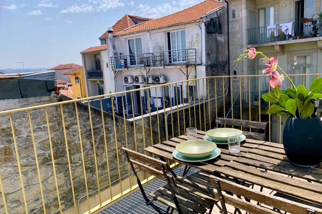 2 BDR & 2 BTHR Duplex with 2 balconies