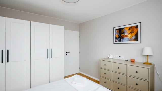 Quiet 2 BDR Comfort Near NDK + Workspace