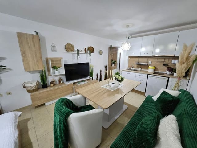 Tropical Chic for Two – Basement Studio  Escape