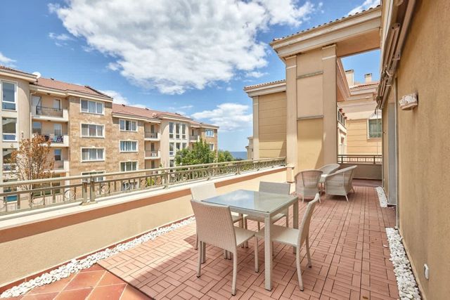 2BD Flat with Balcony in Flores Garden Complex