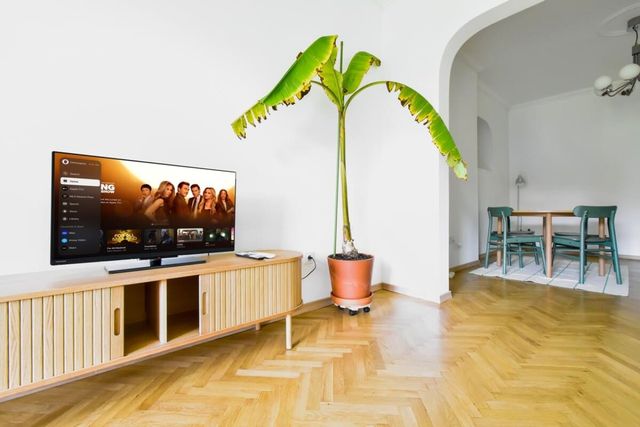 Scandinavian Charm - Central 1BD with Desk