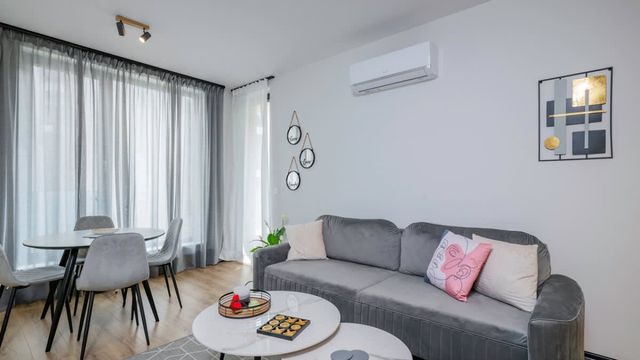 Fresh & Modern Apartment with Balcony