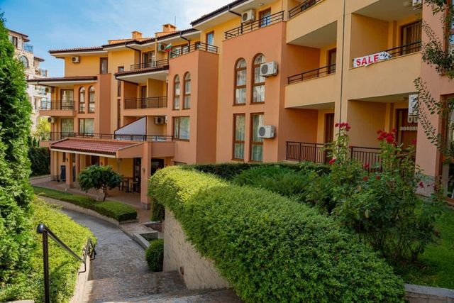 Paradise Dreams Lively Studio with pool view