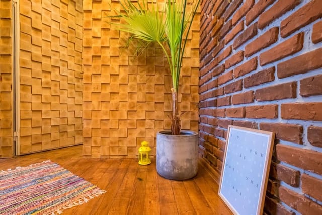 2 BDR & 2 BTHR Funky Apartment / Supreme Location