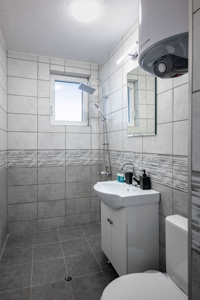 1BR Flat Steps from Metro and Tram Stops