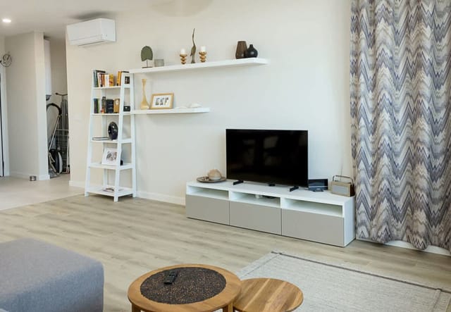 Sea View 1BD Modern Flat in Chayka